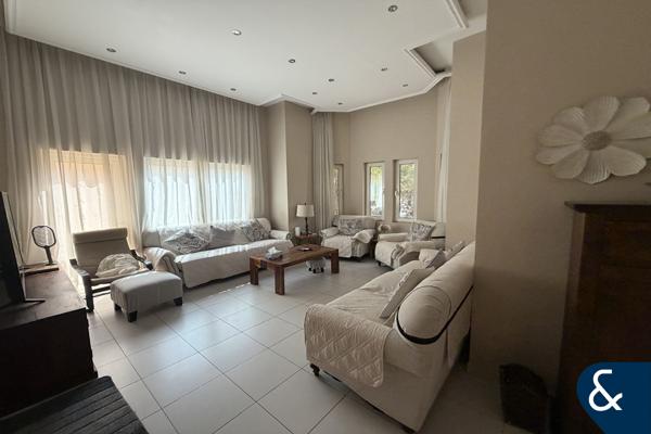 Spacious | 5 Beds + Pool | In Quite Courtyard